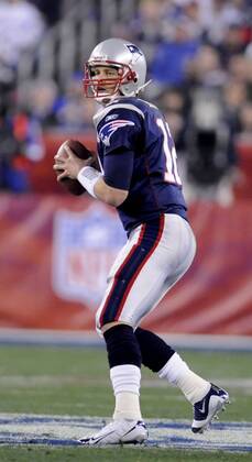 Feb. 3, 2008 - New England Patriots quarterback Tom Brady steps back to pass in the second quarter during Super Bowl XLII at University of Phoenix Stadium in Glendale, Arizona, on Sunday, February 3, 2008. (David Pokress Newsday MCT) News Archive - Feb. 3, 2008 - ZUMAm67_