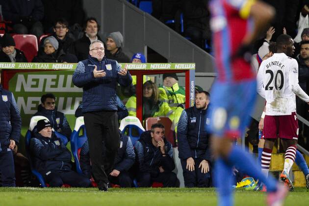 02.12.2014. London, England. Premier League. Crystal Palace versus Aston Villa. Aston Villa manager Paul Lambert shouts instructions to his players as they close in on their first victory for some time xCraigxMercerx  ActionPlus11580568