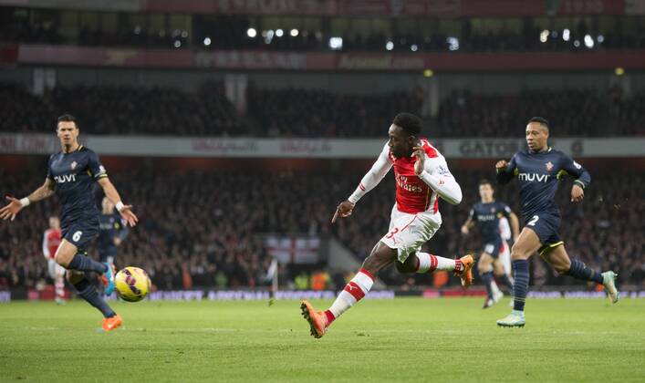 Aktuell FuÃŸball, England, Premier League, FC Arsenal - FC Southampton 03.12.2014. London, England. Premier League. Arsenal versus Southampton. Arsenal s Danny Welbeck has an early chance but its a close miss. xNigelxCookex  ActionPlus11580688