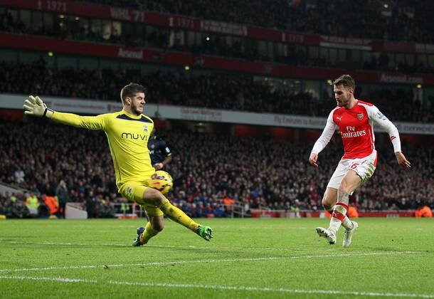 Aktuell Fußball, England, Premier League, FC Arsenal - FC Southampton Arsenal s Aaron Ramsey sees his shot saved well by Southampton s Fraser Forster Barclays Premier League- Arsenal vs Southampton - Emirates Stadium - England - 3rd December 2014 - Picture David Klein Sportimage EDITORIAL USE ONLY. No use with unauthorised audio, video, data, fixture lists, club league logos or live services. Online in-match use limited to 120 images, no video emulation. No use in betting, games or single club league player publications.