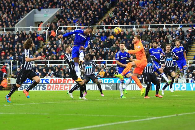 Aktuell Fußball, England, Premier League, Newcastle United - FC Chelsea Didier Drogba of Chelsea scores his sides first goal - Newcastle United vs. Chelsea - Barclay s Premier League - St James Park - Newcastle- 06 12 2014 Pic Philip Oldham Sportimage EDITORIAL USE ONLY. No use with unauthorised audio, video, data, fixture lists, club league logos or live services. Online in-match use limited to 120 images, no video emulation. No use in betting, games or single club league player publications.