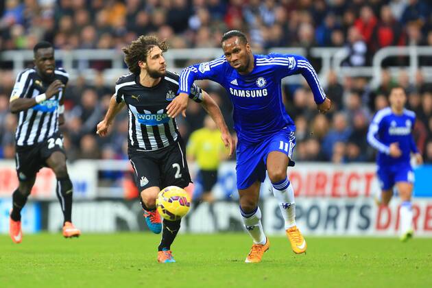 Aktuell Fußball, England, Premier League, Newcastle United - FC Chelsea Fabricio Coloccini of Newcastle United battles Didier Drogba of Chelsea - Newcastle United vs. Chelsea - Barclay s Premier League - St James Park - Newcastle- 06 12 2014 Pic Philip Oldham Sportimage EDITORIAL USE ONLY. No use with unauthorised audio, video, data, fixture lists, club league logos or live services. Online in-match use limited to 120 images, no video emulation. No use in betting, games or single club league player publications.