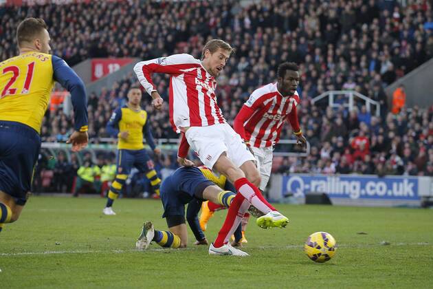 Aktuell Fußball, England, Premier League, Stoke City - FC Arsenal Peter Crouch opens the scoring for Stoke City - Football - Stoke City vs Arsenal - Barclays Premiership - Britannia Stadium Stoke - Season 14 15 - 6th December 2014 Photo Malcolm Couzens Sportimage EDITORIAL USE ONLY. No use with unauthorised audio, video, data, fixture lists, club league logos or live services. Online in-match use limited to 120 images, no video emulation. No use in betting, games or single club league player publications.