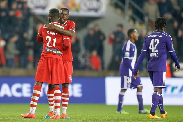 - MOUSCRON, BELGIUM: Mouscron s players celebrate after winning the Jupiler Pro League match between Royal Mouscron-Peruwelz and RSC Anderlecht, in Mouscron, Saturday 06 December 2014, on day 18 of the Belgian soccer championship. BRUNOxFAHY  x04515871x