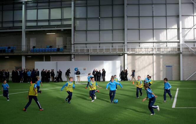 Aktuell Fußball, England, Premier League, Manchester City eröffnet Fußball-Akademie Youngsters from Manchester City s academy try out the new club facilities, during the opening of the new Manchester City Etihad Campus. - Launch of the the City Football Academy - Etihad Campus - Manchester - England - 8th December 2014 - Picture David Thompson-Sportimage EDITORIAL USE ONLY. No use with unauthorised audio, video, data, fixture lists, club league logos or live services. Online in-match use limited to 120 images, no video emulation. No use in betting, games or single club league player publications.