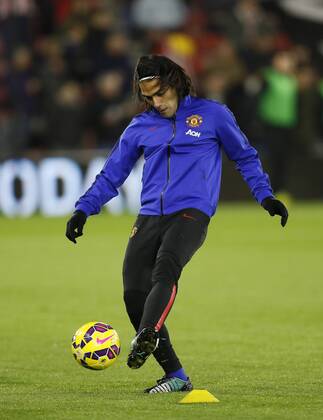 Aktuell Fußball, England, Premier League, FC Southampton - Manchester United Manchester United ManU s Radamel Falcao warms up as a substitute Barclays Premier League- Southampton vs Manchester United - St Mary s Stadium - England - 8th December 2014 - Picture David Klein Sportimage EDITORIAL USE ONLY. No use with unauthorised audio, video, data, fixture lists, club league logos or live services. Online in-match use limited to 120 images, no video emulation. No use in betting, games or single club league player publications.