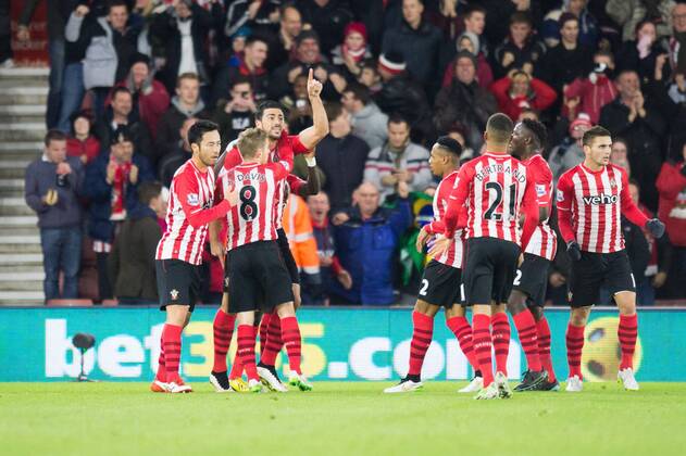 Aktuell FuÃŸball, England, Premier League, FC Southampton - Manchester United 08.12.2014. Southampton, England. Premier League. Southampton versus Manchester United ManU Graziano Pelle celebrates his goal for Southampton with hand and finger raised to his team mates. xMikexFrenchx  ActionPlus11581825