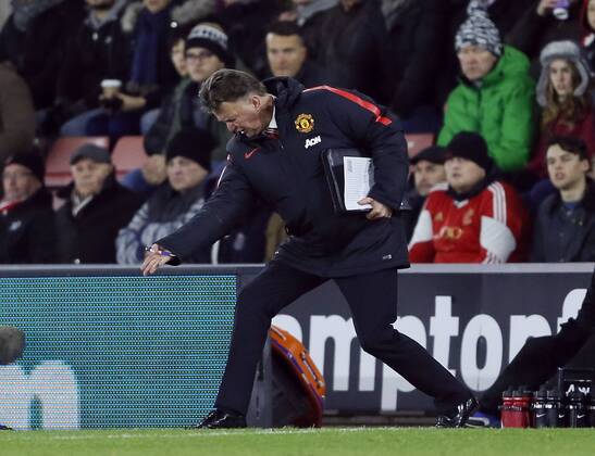 Aktuell Fußball, England, Premier League, FC Southampton - Manchester United Manchester United ManU s Louis Van Gaal in action Barclays Premier League- Southampton vs Manchester United - St Mary s Stadium - England - 8th December 2014 - Picture David Klein Sportimage EDITORIAL USE ONLY. No use with unauthorised audio, video, data, fixture lists, club league logos or live services. Online in-match use limited to 120 images, no video emulation. No use in betting, games or single club league player publications.