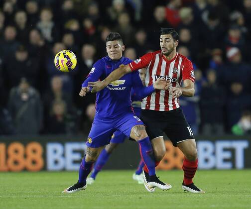 Aktuell Fußball, England, Premier League, FC Southampton - Manchester United Southampton s Graziano Pelle tussles with Manchester United ManU s Marcos Rojo Barclays Premier League- Southampton vs Manchester United - St Mary s Stadium - England - 8th December 2014 - Picture David Klein Sportimage EDITORIAL USE ONLY. No use with unauthorised audio, video, data, fixture lists, club league logos or live services. Online in-match use limited to 120 images, no video emulation. No use in betting, games or single club league player publications.