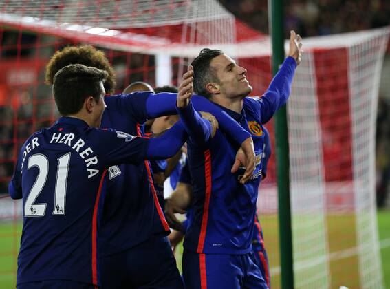 Aktuell Fußball, England, Premier League, FC Southampton - Manchester United Manchester United ManU s Robin Van Persie celebrates scoring his sides second goal Barclays Premier League- Southampton vs Manchester United - St Mary s Stadium - England - 8th December 2014 - Picture David Klein Sportimage EDITORIAL USE ONLY. No use with unauthorised audio, video, data, fixture lists, club league logos or live services. Online in-match use limited to 120 images, no video emulation. No use in betting, games or single club league player publications.