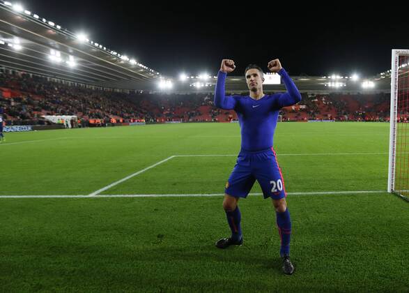 Aktuell Fußball, England, Premier League, FC Southampton - Manchester United Manchester United ManU s Robin Van Persie celebrates at the final whistle Barclays Premier League- Southampton vs Manchester United - St Mary s Stadium - England - 8th December 2014 - Picture David Klein Sportimage EDITORIAL USE ONLY. No use with unauthorised audio, video, data, fixture lists, club league logos or live services. Online in-match use limited to 120 images, no video emulation. No use in betting, games or single club league player publications.