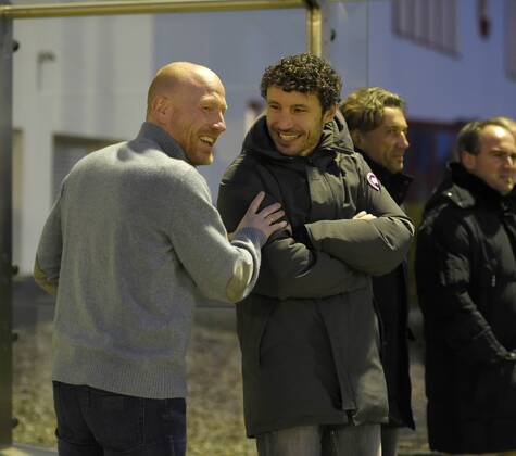 09.12.2014, Fussball Champions League 2014 2015, Vorrunde, 5.Spieltag, FC Bayern München - Moskau, Training FC Bayern München am Vortag, Ex-Bayernspieler Mark van Bommel (Niederlande) ist zu Besuch, Sportdirektor Matthias Sammer (li, Bayern München) begrüßt ihn. 
