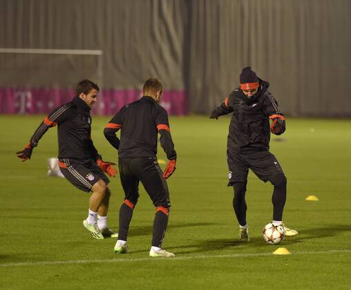 09.12.2014, Fussball Champions League 2014 2015, Vorrunde, 5.Spieltag, FC Bayern München - Moskau, Training FC Bayern München am Vortag, re: Bastian Schweinsteiger (München) am Ball. 