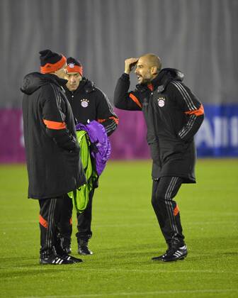 09.12.2014, Fussball Champions League 2014 2015, Vorrunde, 5.Spieltag, FC Bayern München - Moskau, Training FC Bayern München am Vortag, re: Trainer Pep Guardiola (Bayern München) im Diskussionen mit Co-Trainer Hermann Gerland (Bayern). 