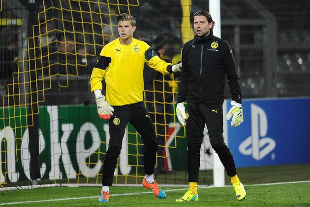 Fußball Champions League Gruppenphase 6.Spieltag Borussia Dortmund - RSC Anderlecht am 09.12.2014 im Signal Iduna Park in Dortmund Mitchell Langerak ( Dortmund ), links - Roman Weidenfeller ( Dortmund ), rechts