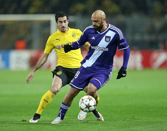 09.12.2014, Fussball Championsleague 2014 2015, Vorrunde, 6.Spieltag, Borussia Dortmund - RSC Anderlecht, im Signal-Iduna-Park-Stadion Dortmund. v.l. Henrikh Mkhitaryan (Dortmund) gegen Anthony Vanden Borre (RSC Anderlecht) 