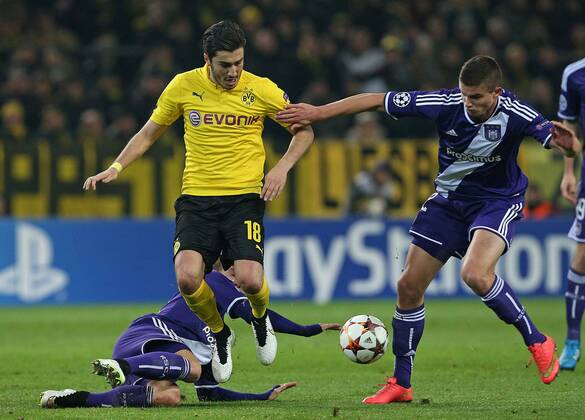 09.12.2014, Fussball Championsleague 2014 2015, Vorrunde, 6.Spieltag, Borussia Dortmund - RSC Anderlecht, im Signal-Iduna-Park-Stadion Dortmund. v.l. Dennis Praet (RSC Anderlecht) gegen Nuri Sahin (Dortmund) und Leander Dendoncker (RSC Anderlecht) 
