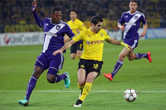 09.12.2014, xovx, Fussball UEFA Champions League, Borussia Dortmund - RSC Anderlecht, v.l. Chancel Mbemba (RSC Anderlecht), Henrikh Mkhitaryan (Borussia Dortmund), Aktion.