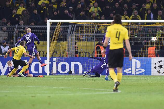 Fußball Champions League Gruppenphase 6. Spieltag Borussia Dortmund - RSC Anderlecht am 09.12.2014 im Signal Iduna Park in Dortmund Tor zum 1:0 durch Ciro Immobile ( Dortmund ), links