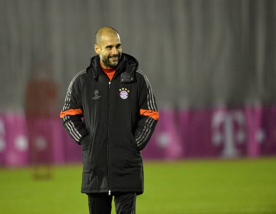 09.12.2014, Fussball Champions League 2014 2015, Vorrunde, 5.Spieltag, FC Bayern München - Moskau, Training FC Bayern München am Vortag, Trainer Pep Guardiola (Bayern München) gut gelaunt. 