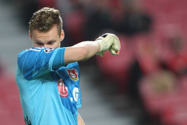 09.12.2014, xcpx, Fussball Champions League, Benfica Lissabon - Bayer 04 Leverkusen, v.l. Bernd Leno (Bayer Leverkusen) enttäuscht