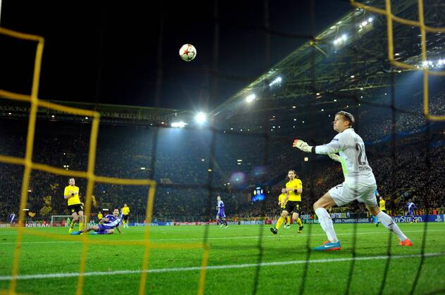 A ball of Sacha Kljestan of RSC Anderlecht vs Mitchell Langerak of Borussia Dortmund FOOTBALL : Borussia Dortmund vs RSC Anderlecht - UEFA Champions League 2014 2015 - 09 12 2014 PhotoNews Panoramic 