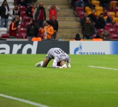 UEFA Champions League Group D match between Galatasaray and Arsenal at Turk Telekom Arena Stadium on December 09, 2014 in Istanbul, Turkey Pictured: Goalkeeper Sinan Bolat of Galatasaray. 