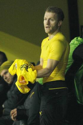 Jakub Kuba Blaszczykowski (Borussia Dortmund 16) zieht sein Trikot an Borussia Dortmund vs RSC Anderlecht, Fussbal, Champions League, 09.12.2014 , EP_JSE