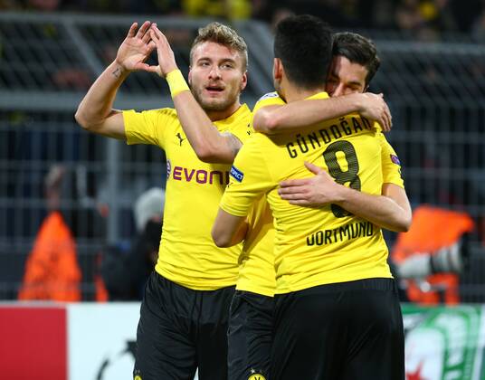 Dienstag 09.12.2014, Saison 2014 2015, UEFA Champions League, 6. Spieltag im Dortmunder Signal Iduna Park, BVB Borussia Dortmund - RSC Anderlecht, Dortmunder Torjubel zum 1:0: Torschütze Ciro Immobile (BVB), Nuri Sahin (BVB) und Ilkay Gündogan (BVB), v.l.