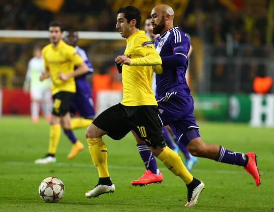 Dienstag 09.12.2014, Saison 2014 2015, UEFA Champions League, 6. Spieltag im Dortmunder Signal Iduna Park, BVB Borussia Dortmund - RSC Anderlecht, Henrikh Mkhitaryan (BVB) gegen Anthony Vanden Borre (RSC), v.l.