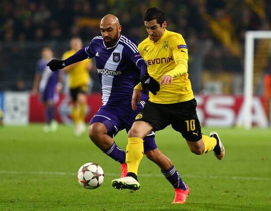 Dienstag 09.12.2014, Saison 2014 2015, UEFA Champions League, 6. Spieltag im Dortmunder Signal Iduna Park, BVB Borussia Dortmund - RSC Anderlecht, Anthony Vanden Borre (RSC) gegen Henrikh Mkhitaryan (BVB), v.l.