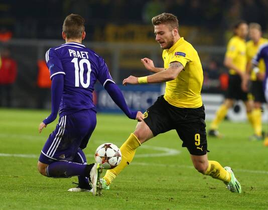 Dienstag 09.12.2014, Saison 2014 2015, UEFA Champions League, 6. Spieltag im Dortmunder Signal Iduna Park, BVB Borussia Dortmund - RSC Anderlecht, Dennis Praet (RSC) gegen Ciro Immobile (BVB), v.l.