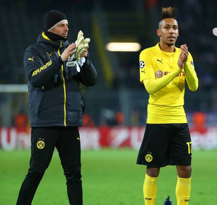Dienstag 09.12.2014, Saison 2014 2015, UEFA Champions League, 6. Spieltag im Dortmunder Signal Iduna Park, BVB Borussia Dortmund - RSC Anderlecht, Dortmunder Jubel zum Gewinn der Gruppenphase nach Schlusspfiff vor der Südtribüne: Roman Weidenfeller (Torwart, BVB) und Pierre-Emerick Aubameyang (BVB), v.l.