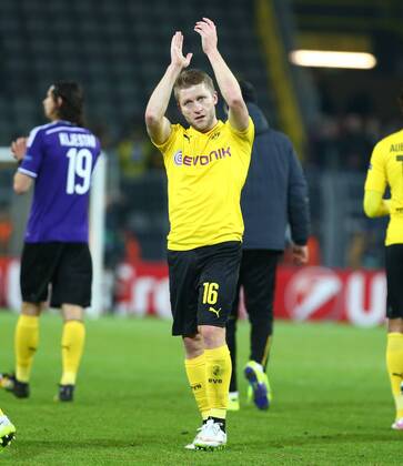 Dienstag 09.12.2014, Saison 2014 2015, UEFA Champions League, 6. Spieltag im Dortmunder Signal Iduna Park, BVB Borussia Dortmund - RSC Anderlecht, Dortmunder Jubel zum Gewinn der Gruppenphase nach Schlusspfiff vor der Südtribüne: Kuba, Jakub Blaszczykowski (BVB)