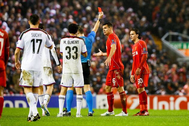 Aktuell Fußball, Champions League, FC Liverpool - FC Basel Bjorn Kuipers (Referee), Lazar Markovic (Liverpool), DECEMBER 9, 2014 - Football Soccer : Referee Bjorn Kuipers shows a red card to Lazar Markovic of Liverpool (R) during the UEFA Champions League Group Stage match between Liverpool and FC Basel at Anfield in Liverpool, England.  (mdga004961)