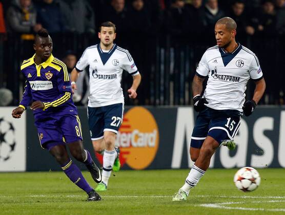 SOCCER - CL, Maribor vs Schalke MARIBOR,SLOVENIA,10.DEC.14 - SOCCER - UEFA Champions League, group stage, NK Maribor vs FC Schalke 04. Image shows Sintayehu Sallalich (Maribor), Tranquillo Barnetta and Dennis Aogo (Schalke).