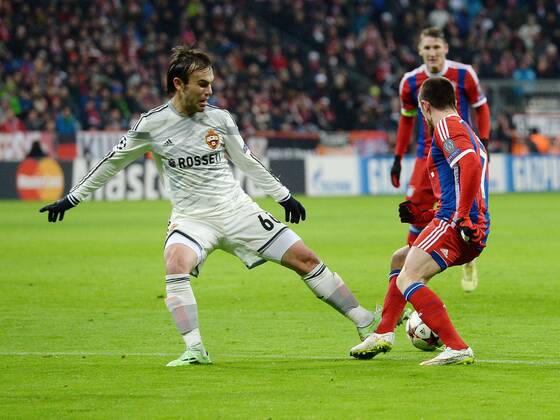 10.12.2014, xjhx, Fussball Champions League, FC Bayern Muenchen - ZSKA Moskau, v.l.Bibras Natcho (ZSKA Moskau), Franck Ribery (FC Bayern Muenchen) foul elfmeter
