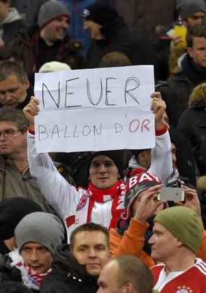 10.12.2014, Fussball Champions League 2014 2015, Vorrunde, 6.Spieltag, FC Bayern München - ZSKA Moskau, in der Allianzarena München. Bayernfan möchte Torwart Manuel Neuer (Bayern) als Weltfussballer sehen. 