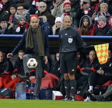 10.12.2014, Fussball Champions League 2014 2015, Vorrunde, 6.Spieltag, FC Bayern München - ZSKA Moskau, in der Allianzarena München. Trainer Pep Guardiola (Bayern München) stoppt den Ball. 