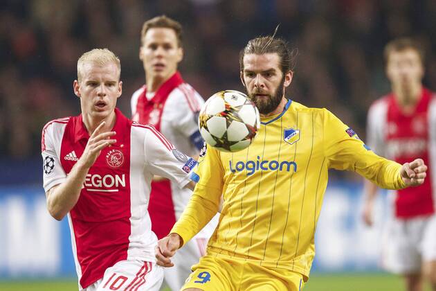 (L-R) Davy Klaassen of Ajax, Cillian Sheridan of Apoel FC during the UEFA Champions League group F match between Ajax Amsterdam and Apoel Nicosia on December 10, 2014 at the Amsterdam Arena in Amsterdam, The Netherlands. Auax Amsterdam v Apoel Nicosia UEFA Champions League Group F 2014 2015 xVIxxIVx 3345008