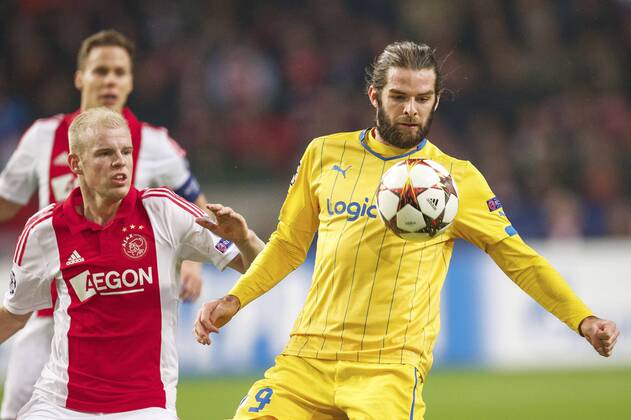(L-R) Davy Klaassen of Ajax, Cillian Sheridan of Apoel FC during the UEFA Champions League group F match between Ajax Amsterdam and Apoel Nicosia on December 10, 2014 at the Amsterdam Arena in Amsterdam, The Netherlands. Auax Amsterdam v Apoel Nicosia UEFA Champions League Group F 2014 2015 xVIxxIVx 3345010
