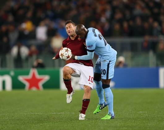 Aktuell Fussball, Champions League, AS Rom - Manchester City Roma s Francesco Totti tussles with Manchester City s Eliaquim Mangala UEFA Champions League- Roma vs Manchester City - Stadio Olimpico - Italy - 10th December 2014 - Picture David Klein Sportimage EDITORIAL USE ONLY. No use with unauthorised audio, video, data, fixture lists, club league logos or live services. Online in-match use limited to 120 images, no video emulation. No use in betting, games or single club league player publications.