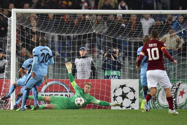 Joe Hart saves a shot of Jose Holebas Parata Champions League AS Rom - Manchester City andreaxstaccioli