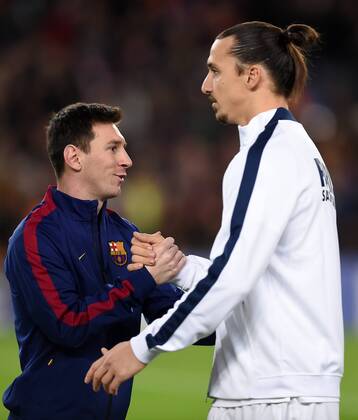 FUSSBALL CHAMPIONS LEAGUE SAISON 2014 2015 Vorrunde FC Barcelona Barca - Paris St. Germain 10.12.2014 Lionel Messi (li, Barca) und Zlatan Ibrahimovic (re, Paris Saint-Germain) beim Handshake 