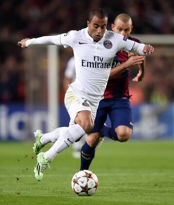 FUSSBALL CHAMPIONS LEAGUE SAISON 2014 2015 Vorrunde FC Barcelona Barca - Paris St. Germain 10.12.2014 Lucas (Paris Saint-Germain) am Ball 