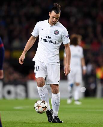 FUSSBALL CHAMPIONS LEAGUE SAISON 2014 2015 Vorrunde FC Barcelona Barca - Paris St. Germain 10.12.2014 Zlatan Ibrahimovic (Paris Saint-Germain) am Ball 