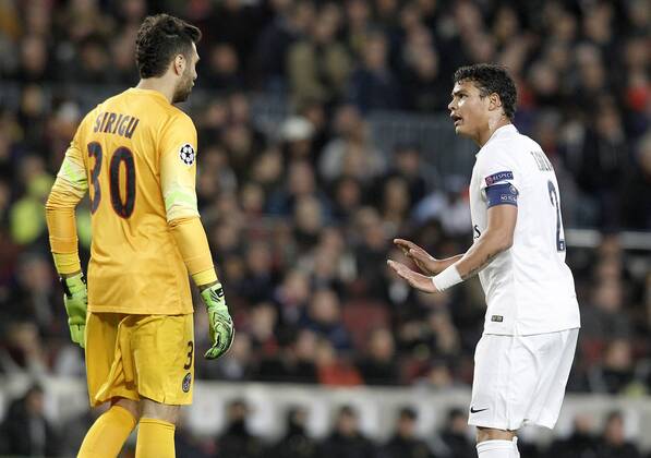 Paris Saint-Germain s Salvatore Sirigu (l) and Thiago Silva during Champions League 2014 2015 match.December 10,2014.  (2014121020)