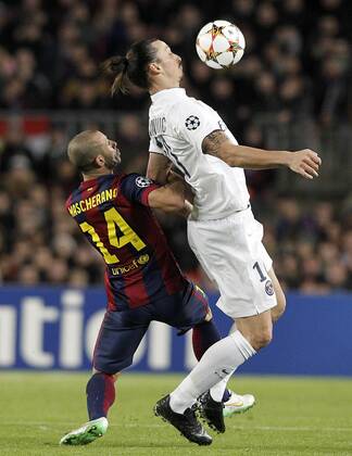 FC Barcelona Barca s Javier Mascherano (l) and Paris Saint-Germain s Zlatan Ibrahimovic during Champions League 2014 2015 match.December 10,2014.  (2014121022)