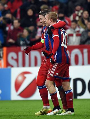 10.12.2014, xjhx, Fussball Champions League, FC Bayern Muenchen - ZSKA Moskau, v.l. Bastian Schweinsteiger (FC Bayern Muenchen), Sebastian Rode (FC Bayern Muenchen) Torjubel, Goal celebration, celebrate the goal 2:0