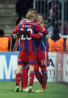 10.12.2014, xjhx, Fussball Champions League, FC Bayern Muenchen - ZSKA Moskau, v.l. Jerome Boateng (FC Bayern Muenchen), Bastian Schweinsteiger (FC Bayern Muenchen), Sebastian Rode (FC Bayern Muenchen) Torjubel, Goal celebration, celebrate the goal 2:0